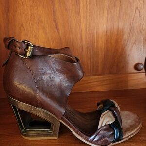AS98  Leather and metal sandals Size 37